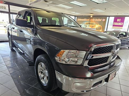 Used 2018 RAM 1500 ST w/ SXT Appearance Group image 4