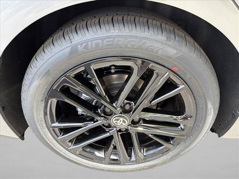 Used 2026 Toyota Camry SE FWD image 17