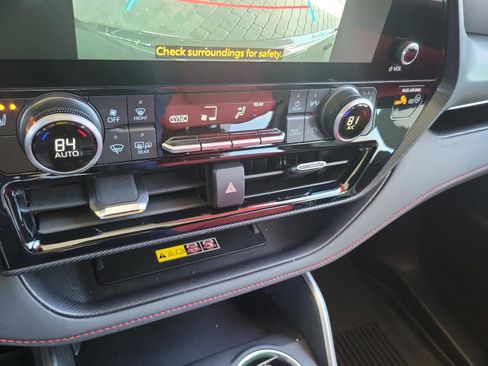 Certified 2025 Toyota Highlander XSE image 17