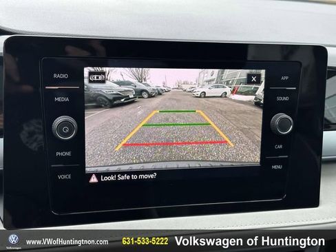 Certified 2025 Volkswagen Taos SE w/ Panoramic Sunroof Package image 34