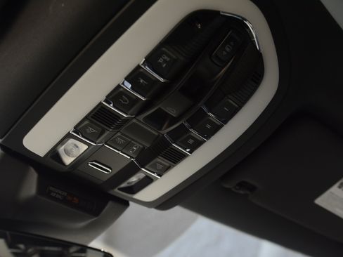 Certified 2026 Porsche Macan AWD/4WD image 20