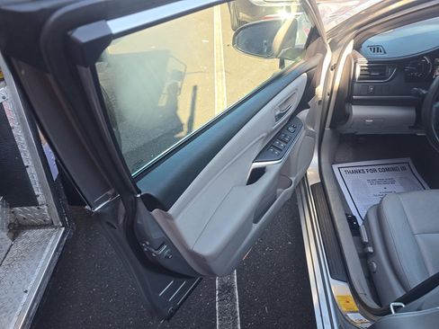 Used 2017 Toyota Camry XLE FWD image 10