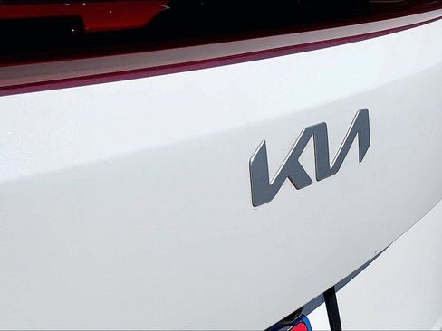 Used 2026 Kia Carnival EX FWD image 30