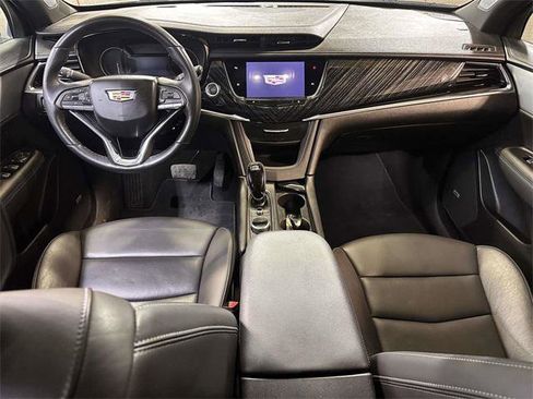 Used 2025 Cadillac XT6 Premium Luxury image 16
