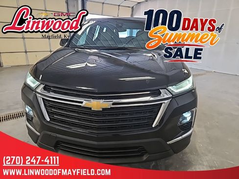 Used 2023 Chevrolet Traverse LS FWD image 3