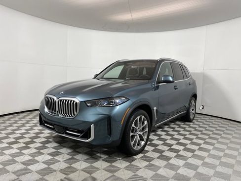 Used 2024 BMW X5 xDrive40i w/ Premium Package image 3