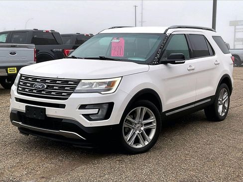 Used 2017 Ford Explorer XLT w/ Equipment Group 202A image 2