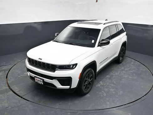 New 2026 Jeep Grand Cherokee Altitude AWD/4WD image 36