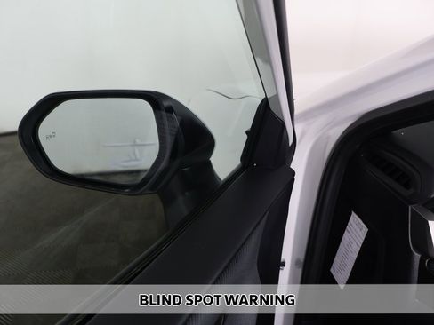 Used 2025 Toyota Camry SE image 4