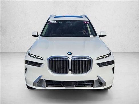 Used 2023 BMW X7 xDrive40i w/ Premium Package image 2