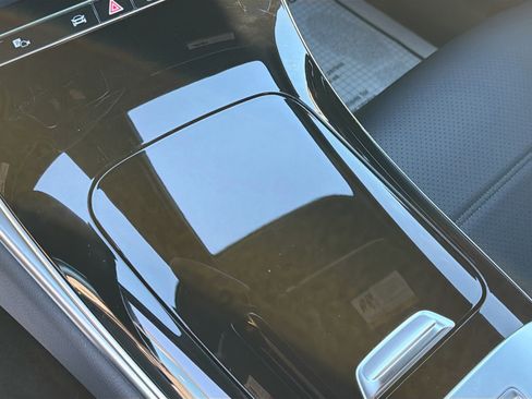 Used 2024 Mercedes-Benz GLC 300 w/ Winter Package image 28