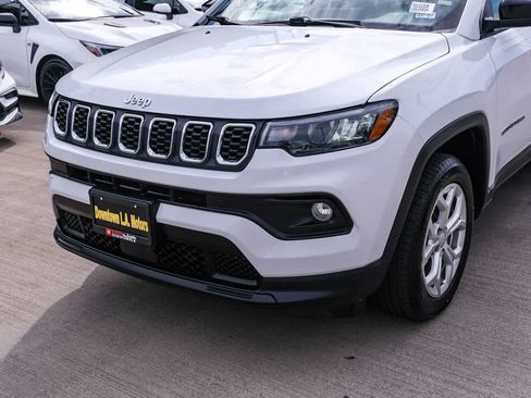 Used 2024 Jeep Compass Latitude AWD/4WD image 11