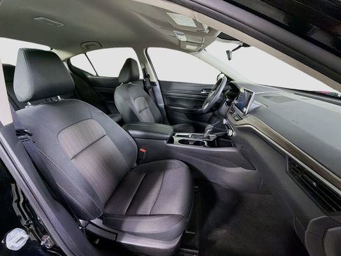 Used 2024 Nissan Altima 2.5 SV image 27