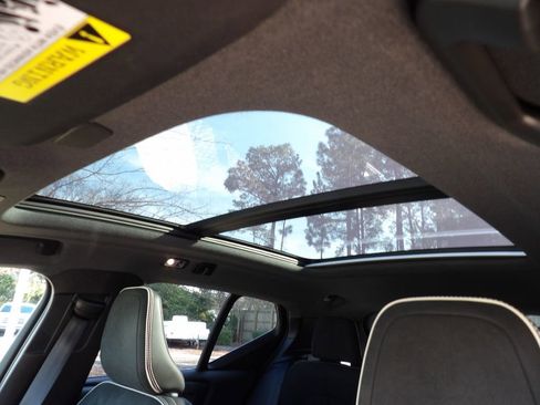 Used 2021 Volvo XC40 T5 R-Design w/ Protection Package Premier image 14