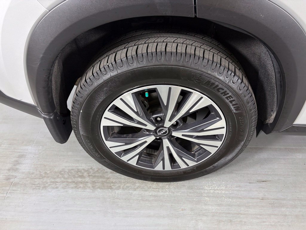 Used 2023 Nissan Rogue SV FWD image 11