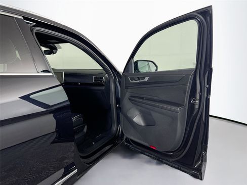 Used 2024 Volkswagen Atlas Cross Sport SEL Premium R-Line image 27