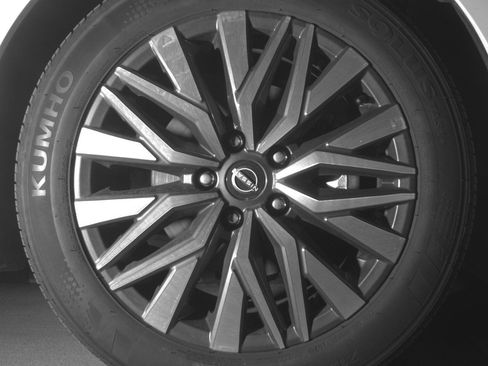 Used 2025 Nissan Altima 2.5 SV FWD image 13