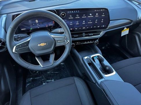 New 2026 Chevrolet Equinox EV LT image 8