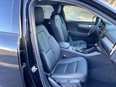 New 2026 Volvo XC40 B5 Core w/ Climate Package AWD/4WD image 30