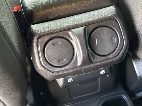 Used 2019 Jeep Wrangler Unlimited Sport S AWD/4WD image 13