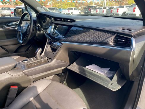 Used 2025 Cadillac XT6 Premium Luxury FWD image 20