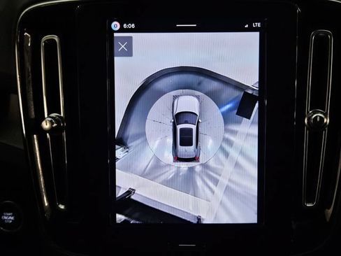 Certified 2026 Volvo XC40 B5 Plus AWD/4WD image 16