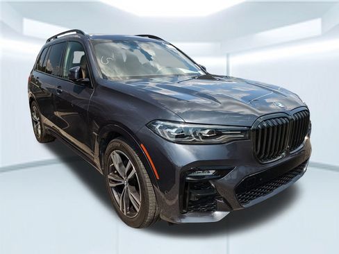 Used 2022 BMW X7 xDrive40i w/ M Sport Package AWD/4WD image 3