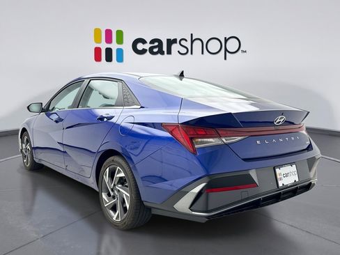Used 2025 Hyundai Elantra Limited FWD image 3