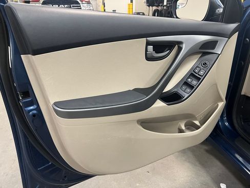 Used 2015 Hyundai Elantra SE FWD image 11