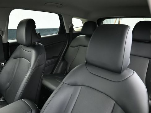 Used 2023 Kia Sportage EX AWD/4WD image 14