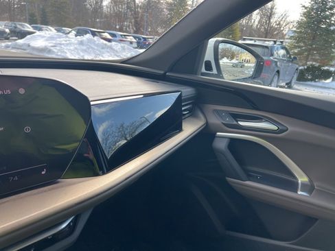 Used 2025 Audi Q5 Premium w/ Convenience Package image 69