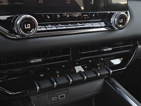 New 2025 GMC Canyon Elevation w/ Convenience Package image 13