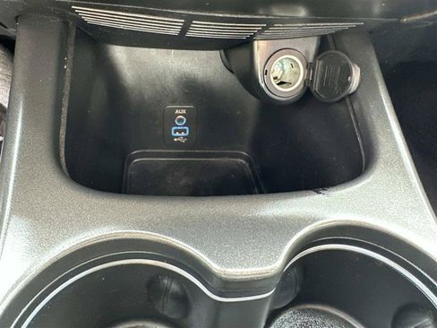Used 2020 Dodge Journey SE FWD image 19