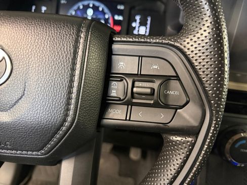 Used 2025 Toyota Tacoma SR5 AWD/4WD image 23
