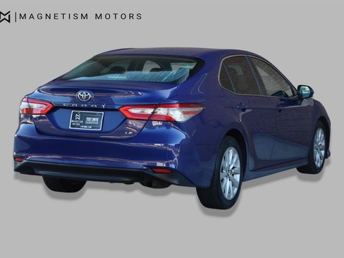 Used 2018 Toyota Camry LE FWD image 7