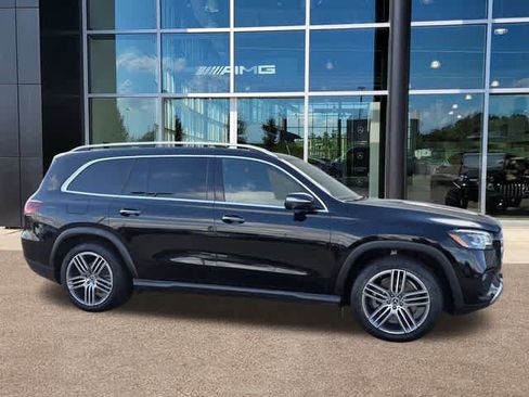 Used 2025 Mercedes-Benz GLS 450 4MATIC image 4