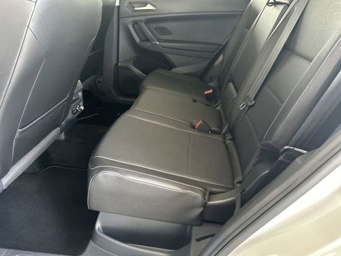 Used 2018 Volkswagen Tiguan SE AWD/4WD image 29