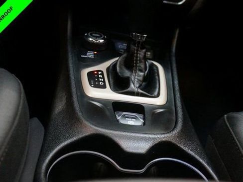 Used 2018 Jeep Cherokee Limited image 21