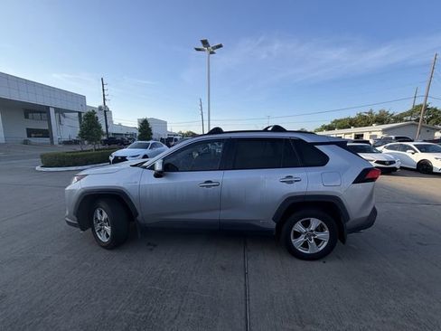 Used 2021 Toyota RAV4 XLE w/ Convenience Package image 8