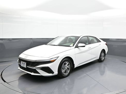 Used 2025 Hyundai Elantra SE FWD image 1