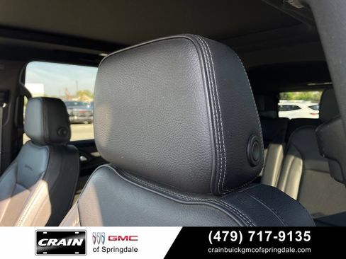 Used 2022 GMC Yukon Denali w/ Denali Premium Package AWD/4WD image 21
