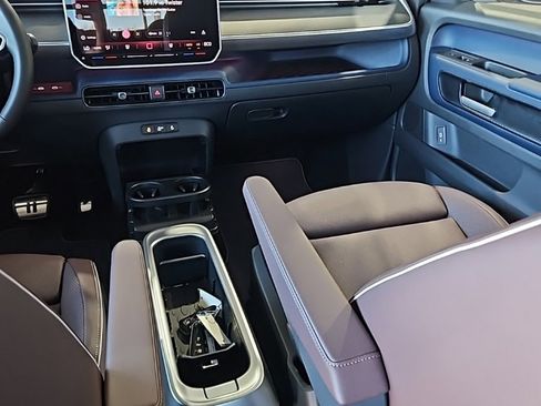 Used 2025 Volkswagen ID. Buzz Pro S Plus image 23