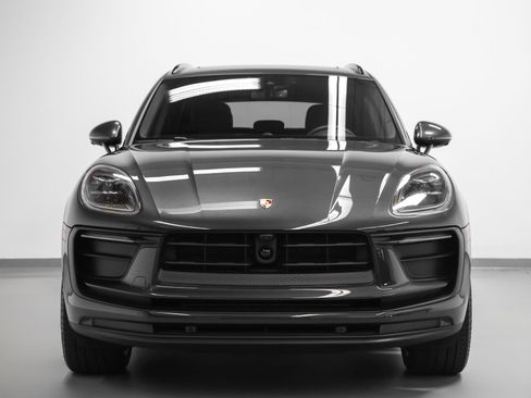 Certified 2026 Porsche Macan AWD/4WD image 8