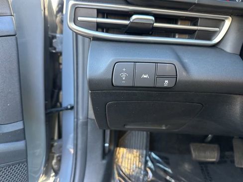 Used 2021 Hyundai Elantra SEL image 17