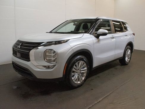 Used 2024 Mitsubishi Outlander ES image 8