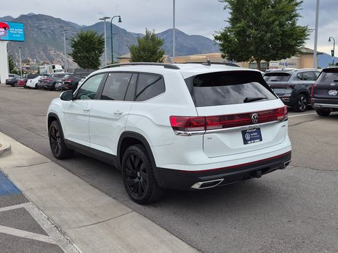 Used 2024 Volkswagen Atlas SE w/ Panoramic Sunroof Package AWD/4WD image 9