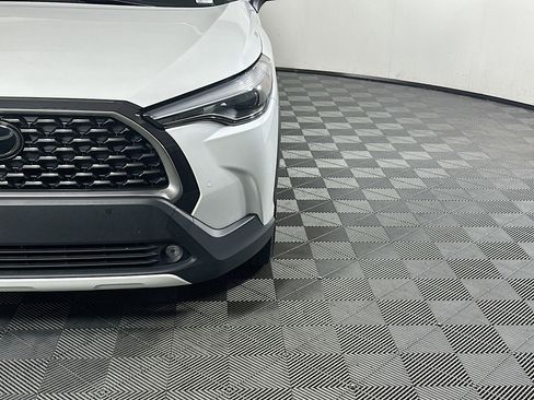 Used 2023 Toyota Corolla Cross XLE w/ Convenience Package AWD/4WD image 9