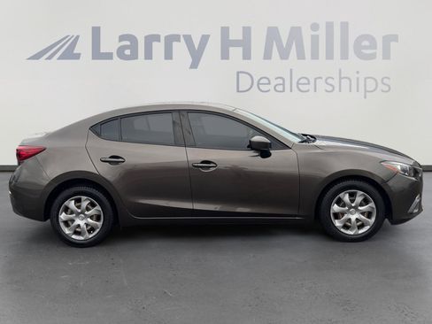 Used 2015 MAZDA MAZDA3 i Sport image 6