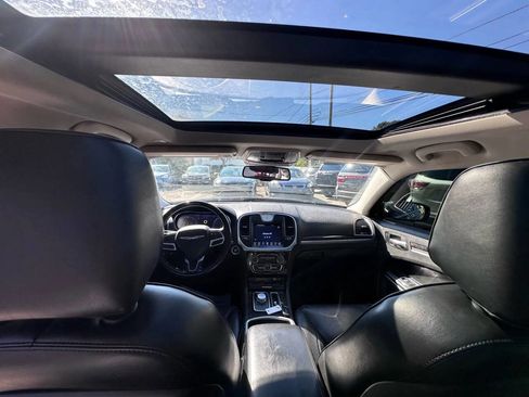Used 2019 Chrysler 300 Limited image 16