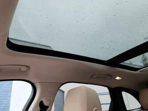 Used 2017 Jaguar F-PACE Premium image 14